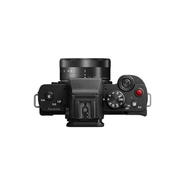 Découvrez le test complet du Panasonic Lumix G100D, un appareil photo hybride qui allie puissance et polyvalence pour sublimer vos clichés. Profitez d'une expérience photographique enrichissante grâce à ses fonctionnalités avancées et son design compact.