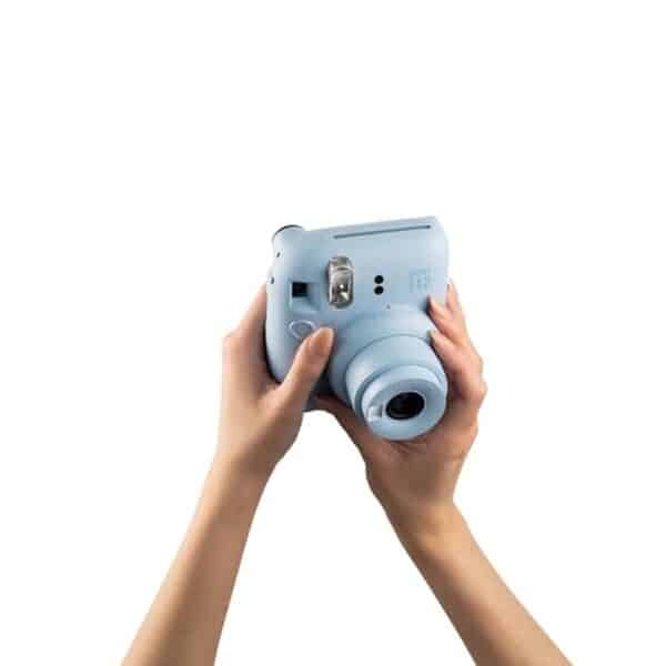 Découvrez notre test détaillé de l'appareil photo instantané instax Mini 12 en bleu pastel. Explorez ses fonctionnalités, ses performances et pourquoi il est parfait pour capturer vos moments spéciaux.