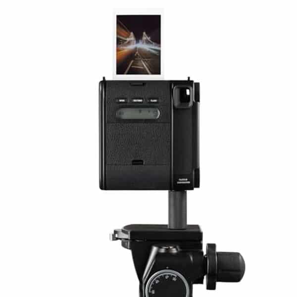 Découvrez notre test détaillé de l'appareil photo instax mini 99 black : performances, qualité des clichés et verdict final pour ce modèle iconique.