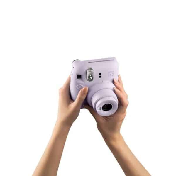 Découvrez notre test détaillé de l'instax Mini 12 en violet lilas : qualité de photo, fonctionnalités et prix. Avis complet sur cet appareil photo instantané tendance. 