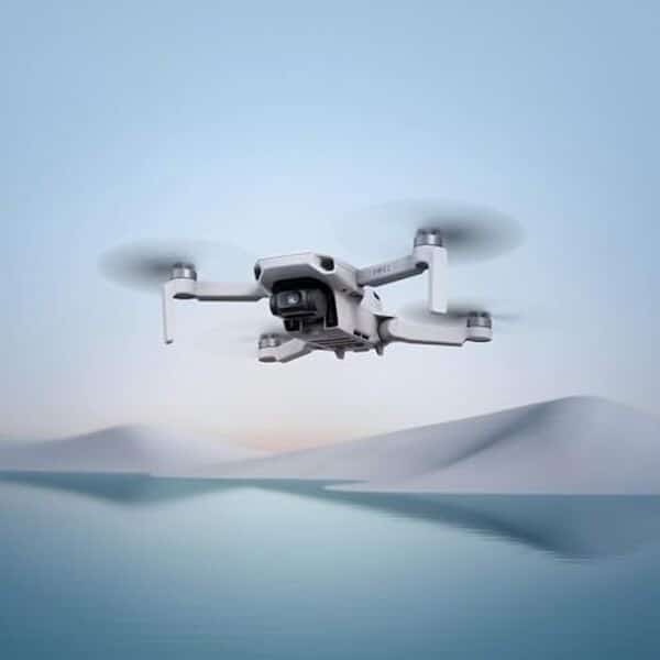 Découvrez notre test complet du DJI Mini 2 SE : un mini drone caméra léger, performant et facile à piloter. Spécifications, vidéo 4K et avis d'expert inclus. 